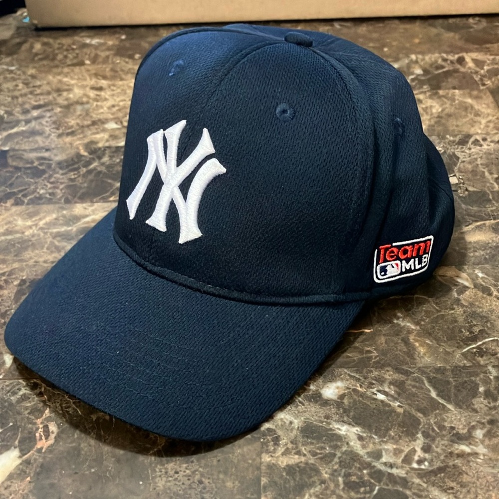 NEW YORK YANKEES MENS CAP  ONE SIZE FITS MOST